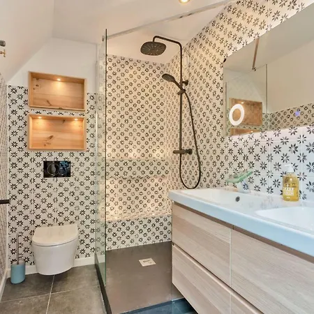 Cecile Apartment *
